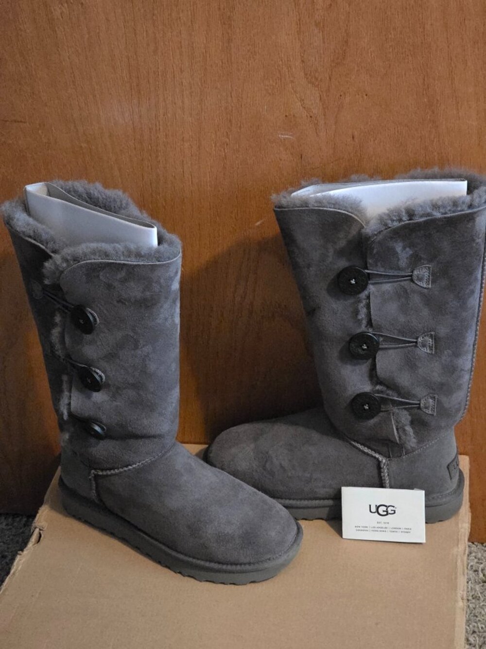 UGG 3-button Bailey black boots